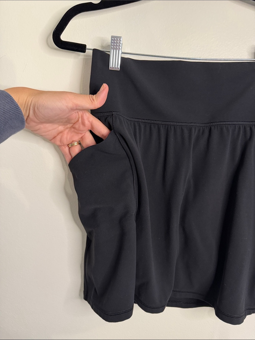 Athleta Salutation Stash Pocket 16.5" Skort Pockets Black Activewear Small - Picture 5 of 8
